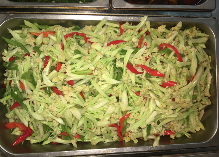 無錫食堂承包機(jī)構(gòu)教你中午一點(diǎn)再去食堂打飯食堂阿姨肯定不會(huì)手抖